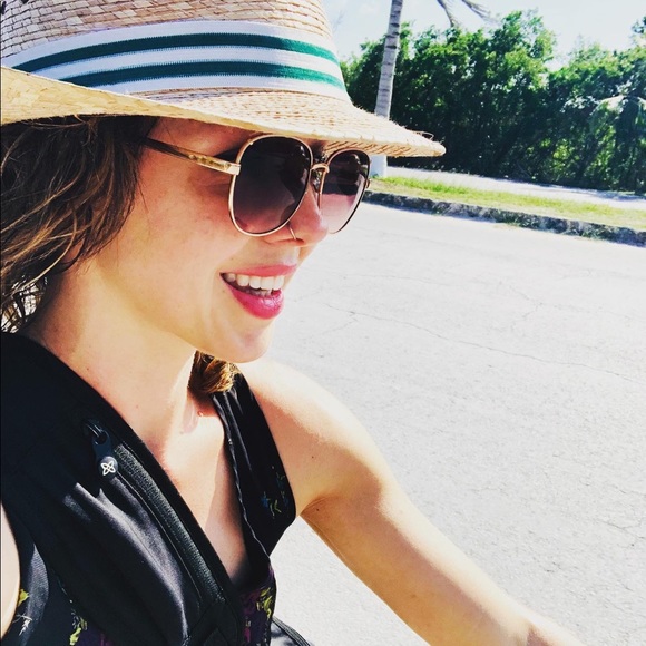 Meet your Posher, Lacy - Picture 1 of 1